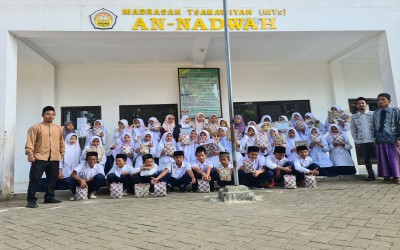 kegiatan pembagian hadiah acara PHBN